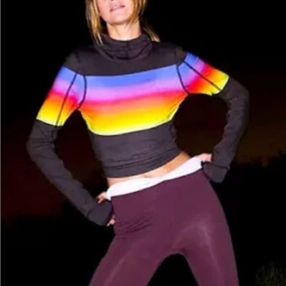 FREE PEOPLE MOVEMENT HUDDLE PRINTED HOODED LAYERING TOP WITH HIGH HOODED NECK - Picture 1 of 9